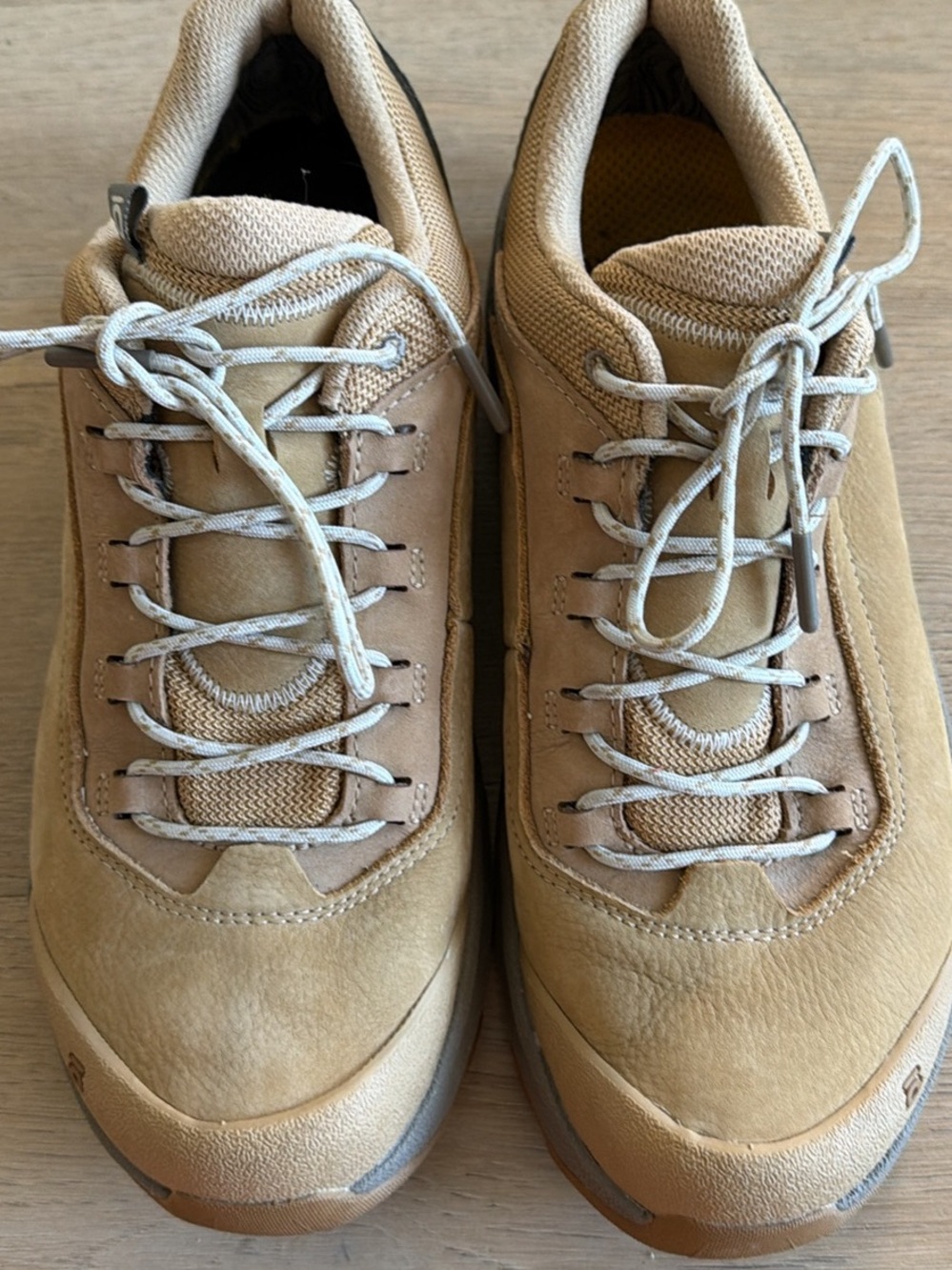 Women’s Oboz Lace-Up leather hiking  Shoes in Tan